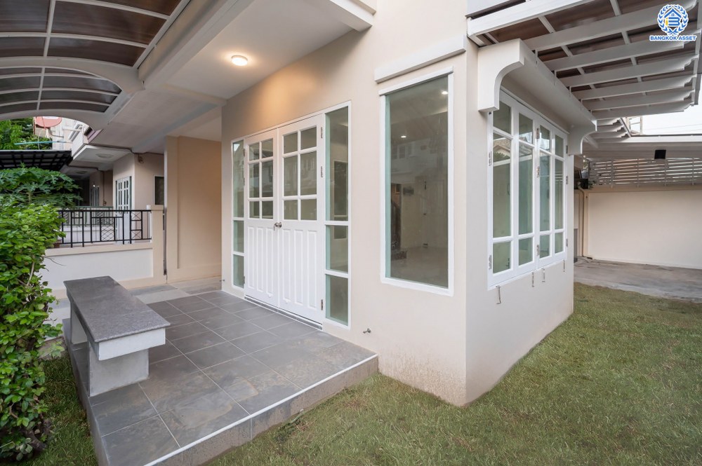 บ้านมือสองตกแต่งใหม่ โครงการ ดรีมเพลส สวนผัก ทาวน์เฮ้าส์หลังมุมพื้นที่กว้าง 28.5 ตร.ว. ฟังก์ชัน 3 ห้องนอน 2 ห้องน้ำ สิ่งอำนวยความสะดวกครบครัน พร้อมตอบโจทย์ทุกการเข้าอยู่ บนทำเลที่เชื่อมต่อหลายเส้นทาง ถนนราชพฤกษ์, พระราม5 และบรมราชชนนี ใกล้ทางด่วน "ศรีรัช"